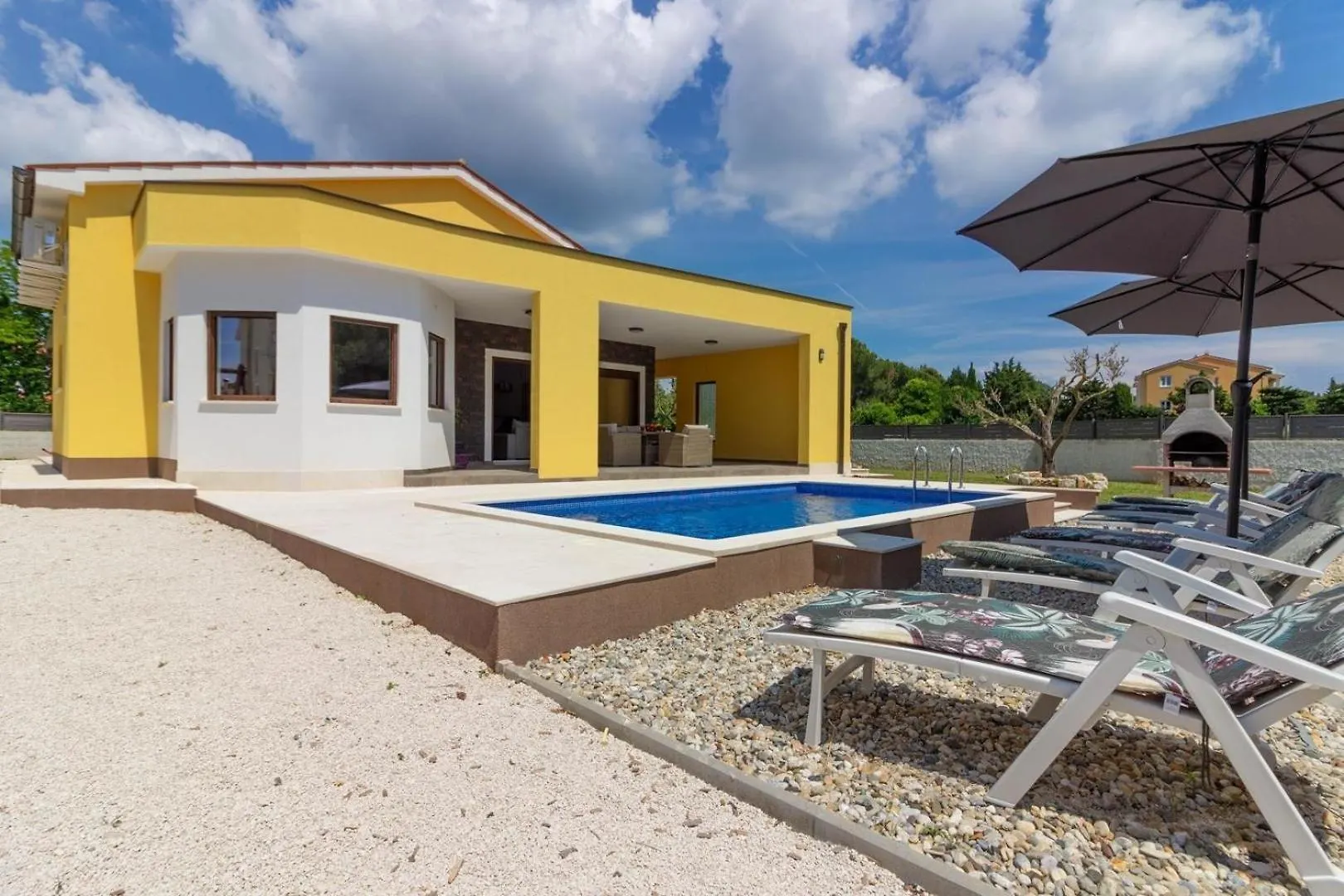 Ferienhaus Mit Privatpool Fuer 6 Personen Ca 150 Qm In Medulin, Istrien Suedkueste Von Istrien Medulin